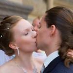 Перед дверьми ЗАГСа