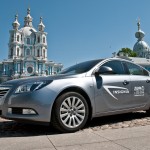 Opel Insignia у Смольного собора