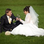 Жених с невестой на стрелке Васильевского острова