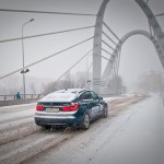 Тест драйв BMW 5 GT в снежных сугробах
