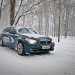 Тест драйв BMW 5 GT в снежных сугробах