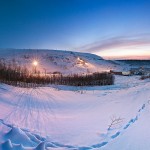 "Городской склон" в Кировске ночью